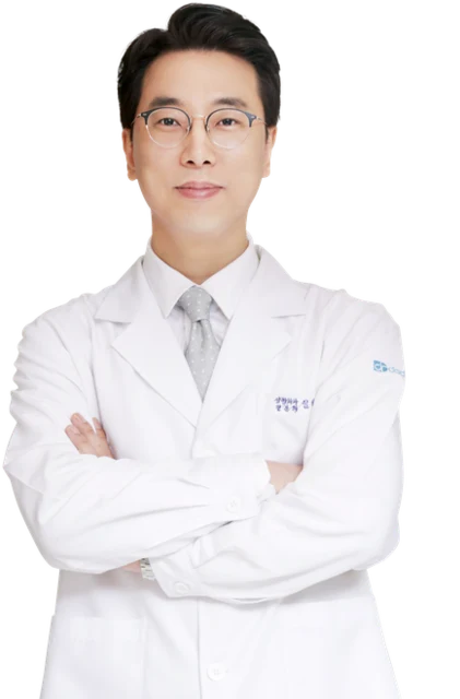 팔짱을 낀 두드림 대표원장